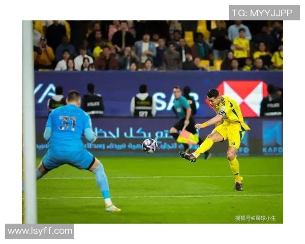 慢动作回放中感受足球巨星的每一次触球与激情瞬间 慢动作回放中感受足球巨星的每一次触球与激情瞬间