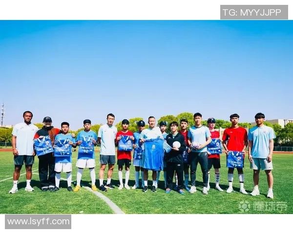 独家专访聚焦足球球星分享赛场心路与成长故事