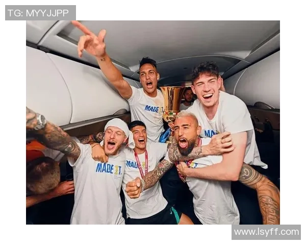 足球球星更衣室激情舞动展现团队活力与欢庆时刻